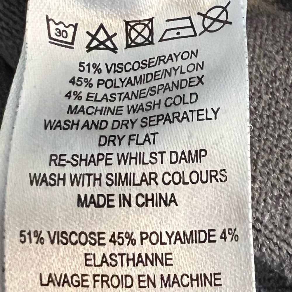 French Connection.EUC.Gorgeous Ribbed form fitting โDAYโ mini dress.Vneck.Grey.8 - Picture 10 of 11
